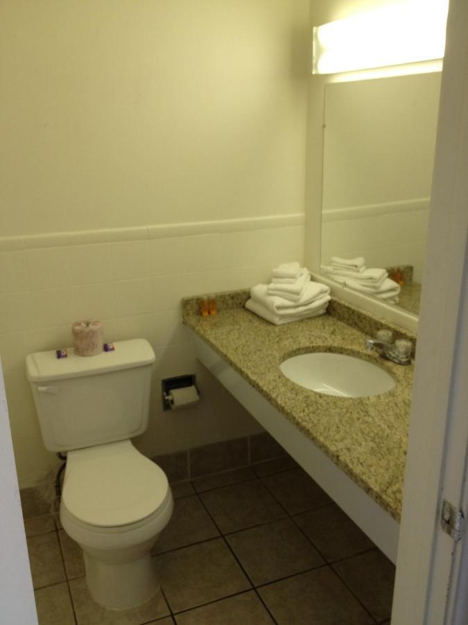 Weber Inn Kitchener Δωμάτιο φωτογραφία
